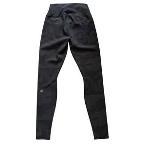 Alo Leggings Women’s Size L Green Camouflage Athletic Workout